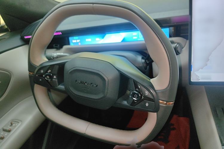 Used Lynk & Co Z10 2025 95 kWh 766 km Range Rear-Wheel Drive Max Steering Wheel