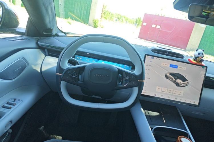 Used Lynk & Co Z10 2025 95 kWh 806 km Range Rear-Wheel Drive Advanced Driver-Assistance System Max Steering Wheel