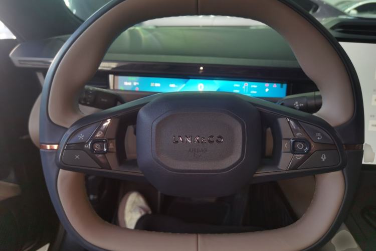 Used Lynk & Co Z10 2025 95 kWh 766 km Range Rear-Wheel Drive Max Steering Wheel