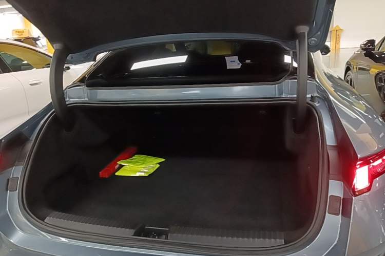 Used Lynk & Co Z10 2025 95 kWh 702 km All-Wheel Drive Intelligent Driving Ultra Trunk