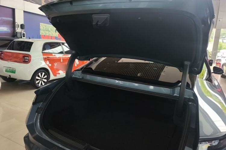 Used Lynk & Co Z10 2025 95 kWh 766 km Range Rear-Wheel Drive Max Trunk