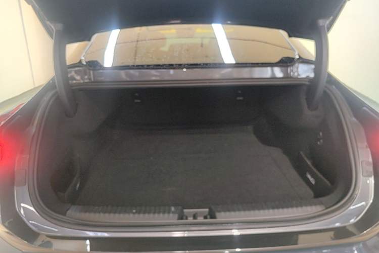 Used Lynk & Co Z10 2025 95 kWh 766 km Range Rear-Wheel Drive Max Trunk
