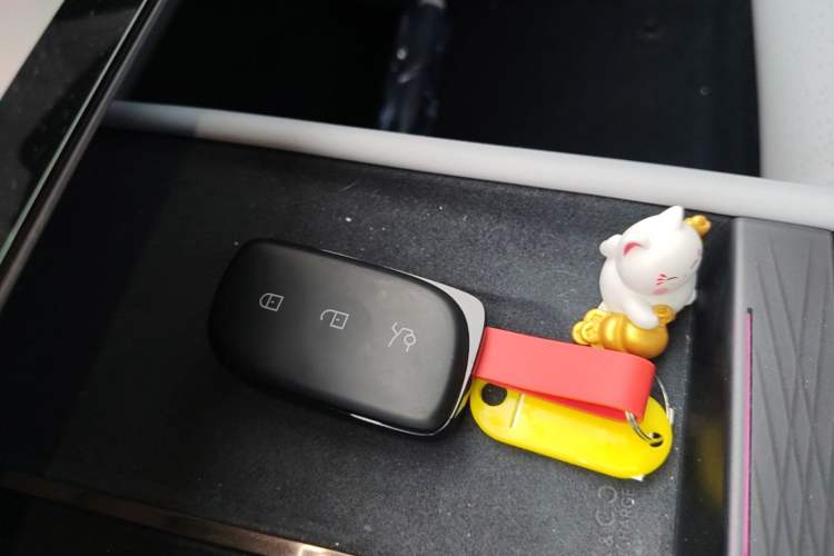 Used Lynk & Co Z10 2025 95 kWh 766 km Range Rear-Wheel Drive Max Vehicle Key