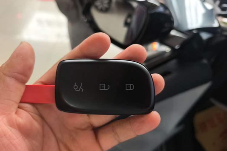 Used Lynk & Co Z10 2025 95 kWh 766 km Range Rear-Wheel Drive Max Vehicle Key