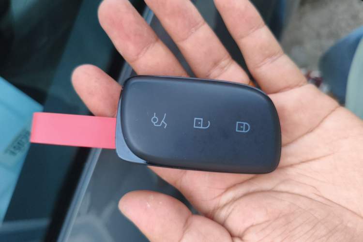 Used Lynk & Co Z10 2025 95 kWh 766 km Range Rear-Wheel Drive Max Vehicle Key