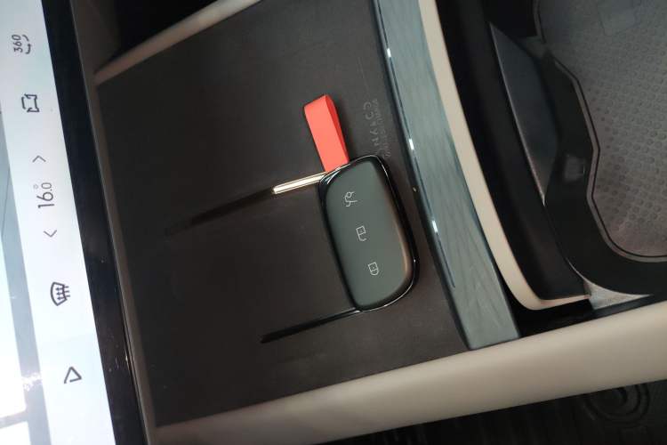 Used Lynk & Co Z10 2025 95 kWh 702 km All-Wheel Drive Intelligent Driving Ultra Vehicle Key