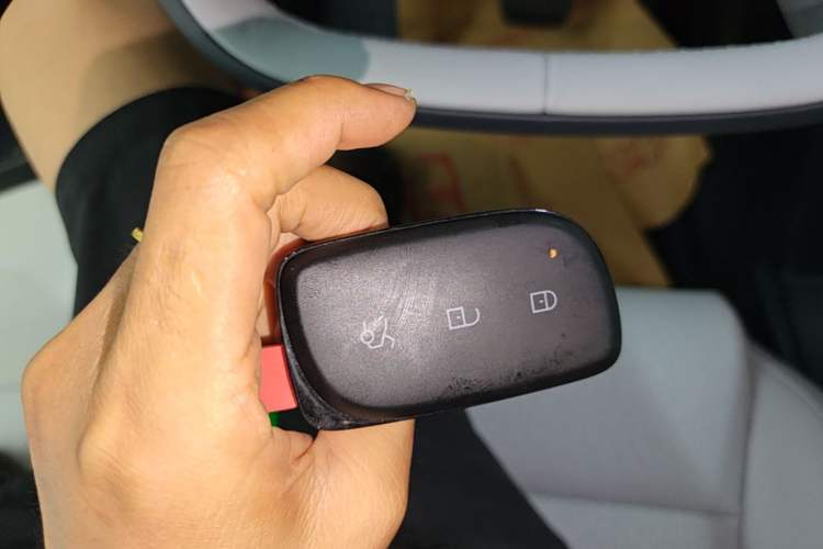 Used Lynk & Co Z10 2025 71 kWh 602 km Range Rear-Wheel Drive Pro Vehicle Key