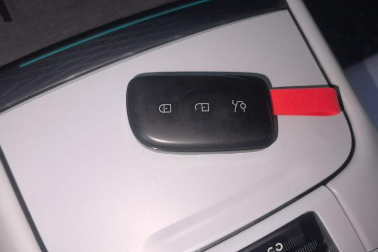 Used Lynk & Co Z10 2025 95 kWh 766 km Range Rear-Wheel Drive Max Vehicle Key