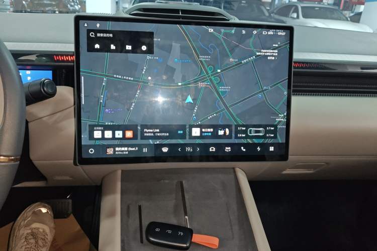 Used Lynk & Co Z10 2025 95 kWh 702 km All-Wheel Drive Intelligent Driving Ultra Audio And AC Panel