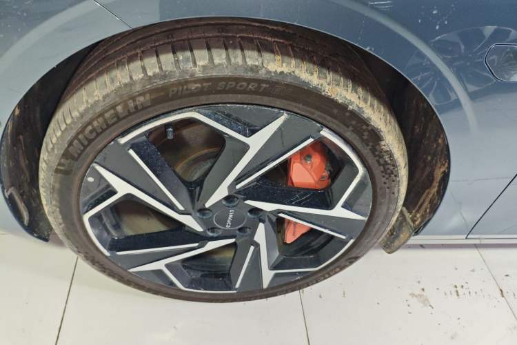 Used Lynk & Co Z10 2025 95 kWh 702 km All-Wheel Drive Intelligent Driving Ultra Left Front Wheel Hub