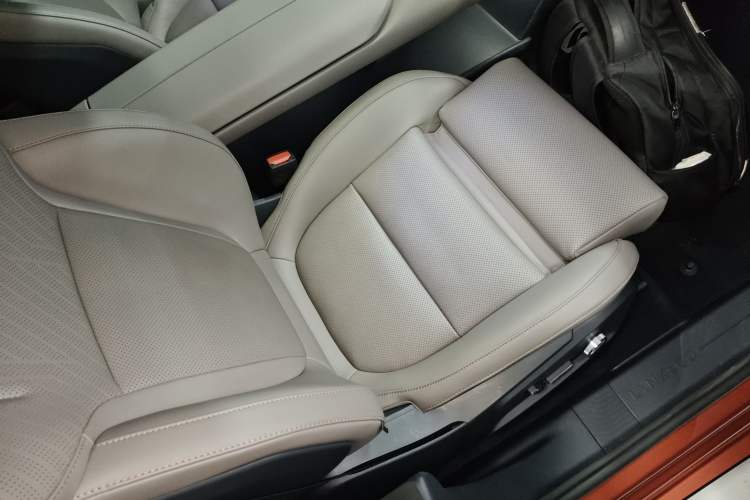 Used Lynk & Co Z10 2025 95 kWh 702 km All-Wheel Drive Intelligent Driving Ultra Right Front Seat