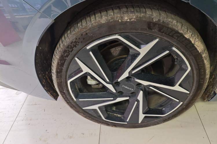 Used Lynk & Co Z10 2025 95 kWh 702 km All-Wheel Drive Intelligent Driving Ultra Right Rear Wheel Hub