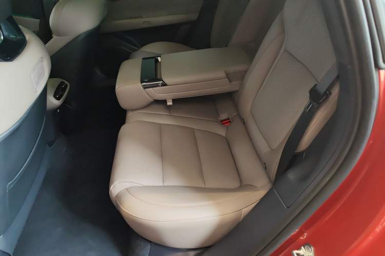 Used Lynk & Co Z10 2025 95 kWh 702 km All-Wheel Drive Intelligent Driving Ultra Left Rear Seat