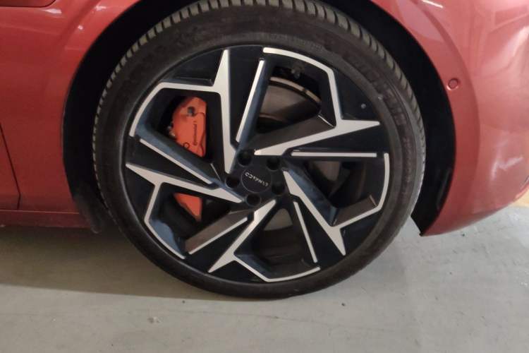Used Lynk & Co Z10 2025 95 kWh 702 km All-Wheel Drive Intelligent Driving Ultra Right Front Wheel Hub