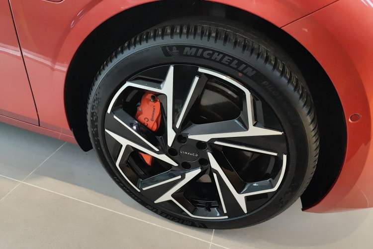 Used Lynk & Co Z10 2025 95 kWh 702 km All-Wheel Drive Intelligent Driving Ultra Right Rear Wheel Hub