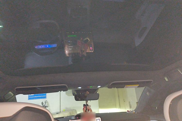 Used Lynk & Co Z10 2025 95 kWh 766 km Range Rear-Wheel Drive Max Headliner