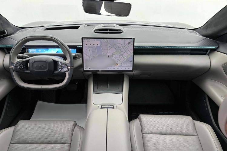 Used Lynk & Co Z10 2025 95 kWh 806 km Range Rear-Wheel Drive Advanced Driver-Assistance System Max Interior 3