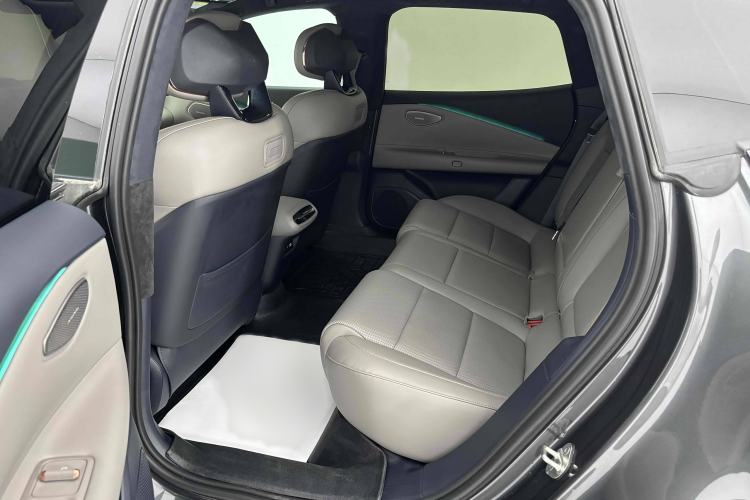 Used Lynk & Co Z10 2025 95 kWh 806 km Range Rear-Wheel Drive Advanced Driver-Assistance System Max Interior 5