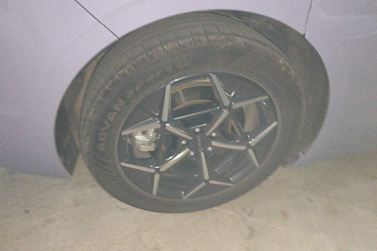 Used Lynk & Co Z10 2025 95 kWh 766 km Range Rear-Wheel Drive Max Right Rear Wheel Hub