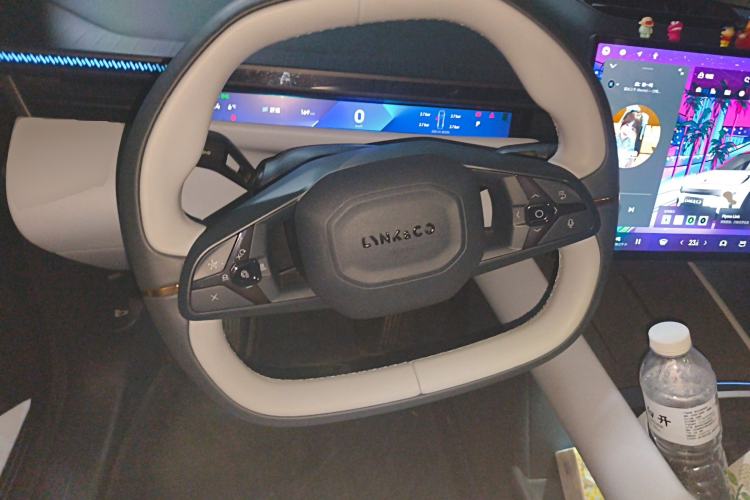 Used Lynk & Co Z10 2025 95 kWh 766 km Range Rear-Wheel Drive Max Steering Wheel