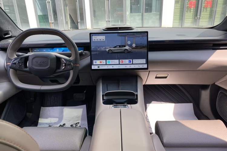 Used Lynk & Co Z10 2025 95 kWh 702 km All-Wheel Drive Intelligent Driving Ultra Audio And AC Panel