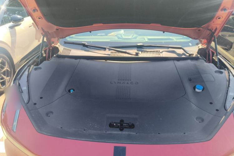 Used Lynk & Co Z10 2025 95 kWh 806 km Range Rear-Wheel Drive Advanced Driver-Assistance System Max Engine Bay