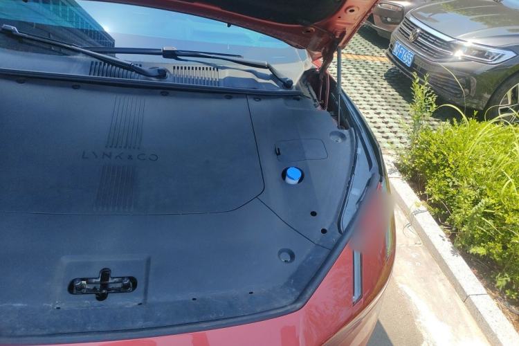 Used Lynk & Co Z10 2025 95 kWh 806 km Range Rear-Wheel Drive Advanced Driver-Assistance System Max Engine Bay Left