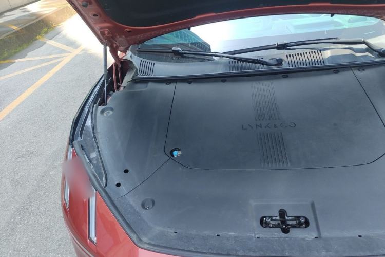 Used Lynk & Co Z10 2025 95 kWh 806 km Range Rear-Wheel Drive Advanced Driver-Assistance System Max Engine Bay Right