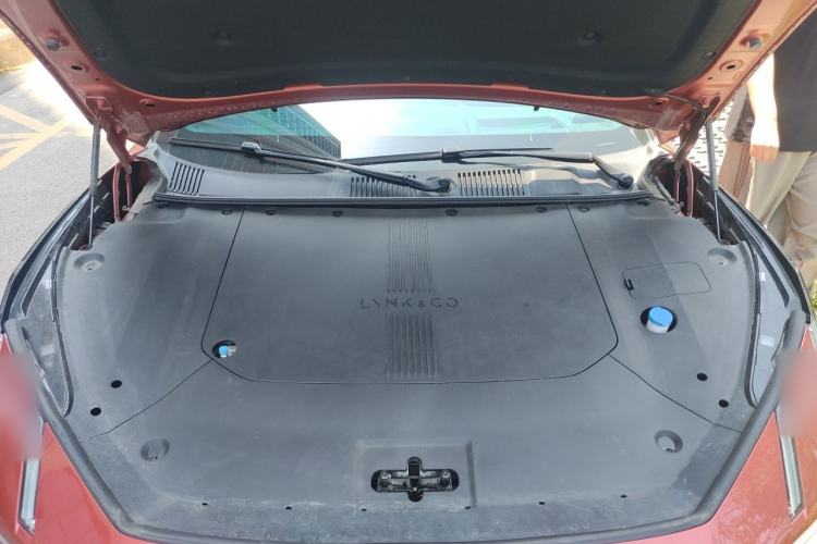 Used Lynk & Co Z10 2025 95 kWh 806 km Range Rear-Wheel Drive Advanced Driver-Assistance System Max Engine Bay