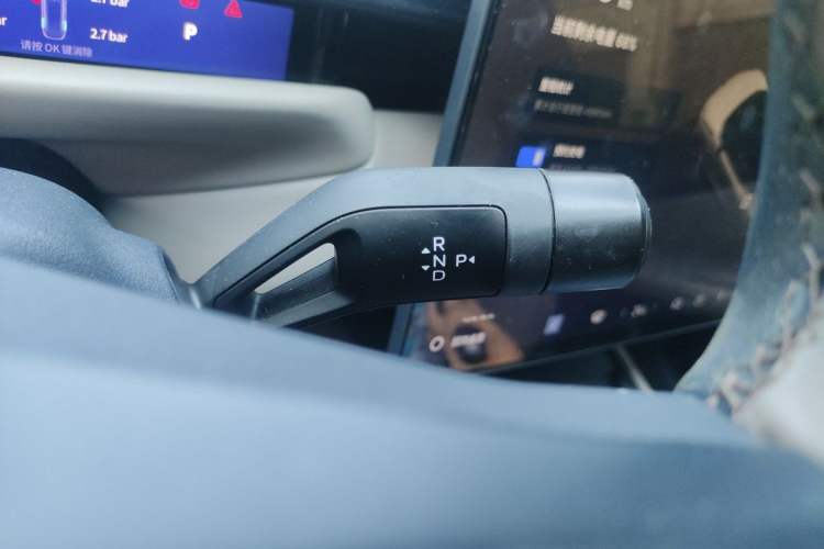 Used Lynk & Co Z10 2025 95 kWh 806 km Range Rear-Wheel Drive Advanced Driver-Assistance System Max Gear Lever