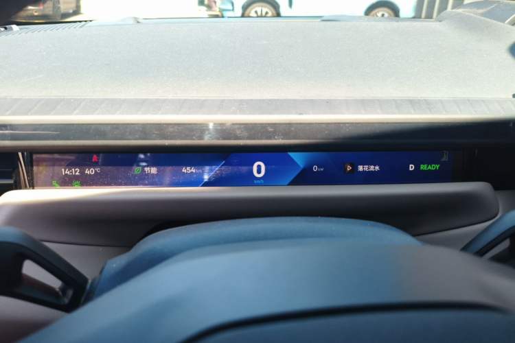 Used Lynk & Co Z10 2025 95 kWh 806 km Range Rear-Wheel Drive Advanced Driver-Assistance System Max Instrument Cluster