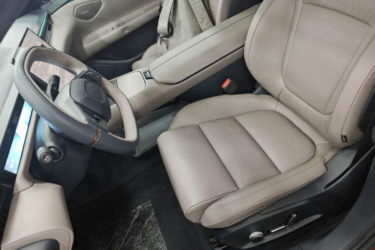 Used Lynk & Co Z10 2025 95 kWh 702 km All-Wheel Drive Intelligent Driving Ultra Left Front Seat