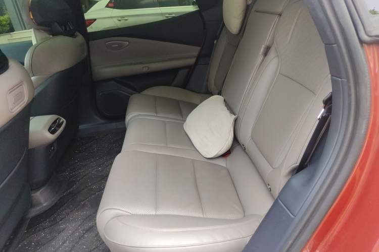 Used Lynk & Co Z10 2025 95 kWh 806 km Range Rear-Wheel Drive Advanced Driver-Assistance System Max Left Rear Seat