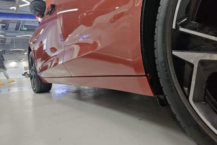 Used Lynk & Co Z10 2025 95 kWh 702 km All-Wheel Drive Intelligent Driving Ultra Left Side Sill