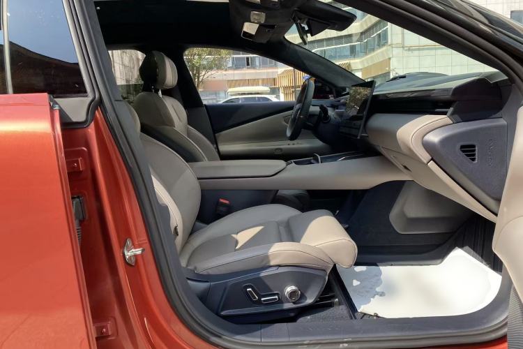 Used Lynk & Co Z10 2025 95 kWh 702 km All-Wheel Drive Intelligent Driving Ultra Right Front Seat