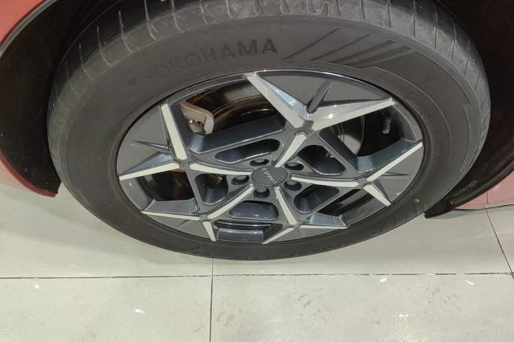 Used Lynk & Co Z10 2025 95 kWh 766 km Range Rear-Wheel Drive Max Right Rear Wheel Hub