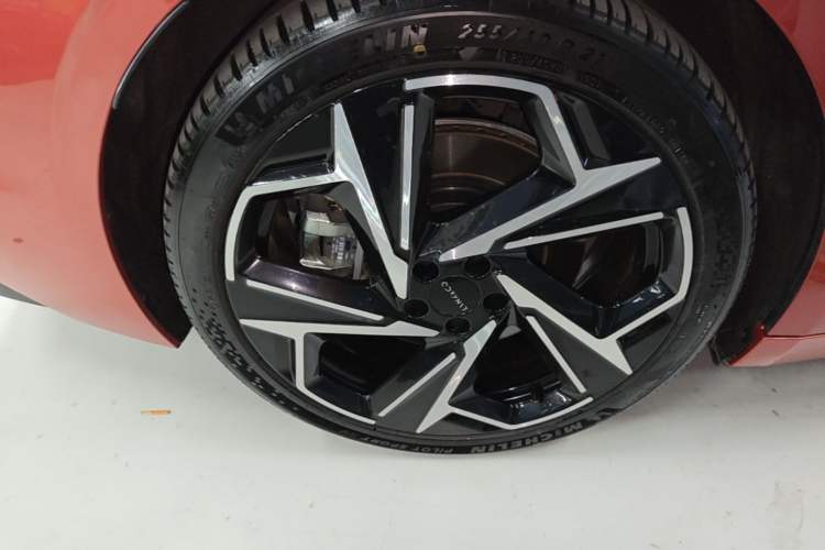 Used Lynk & Co Z10 2025 95 kWh 702 km All-Wheel Drive Intelligent Driving Ultra Right Rear Wheel Hub