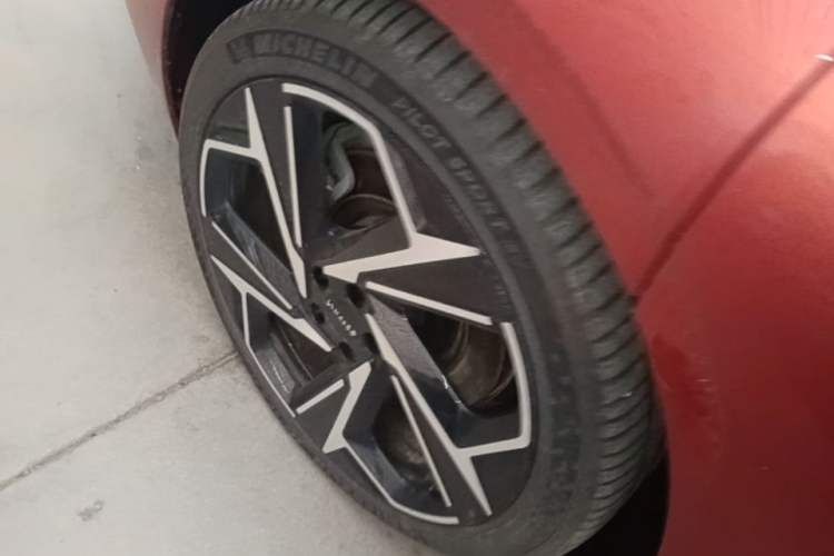 Used Lynk & Co Z10 2025 95 kWh 702 km All-Wheel Drive Intelligent Driving Ultra Right Rear Wheel Hub