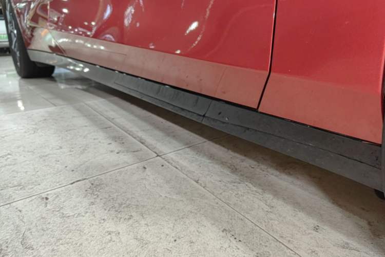 Used Lynk & Co Z10 2025 95 kWh 766 km Range Rear-Wheel Drive Max Right Side Sill