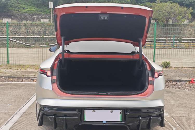Used Lynk & Co Z10 2025 95 kWh 766 km Range Rear-Wheel Drive Max Exterior 8
