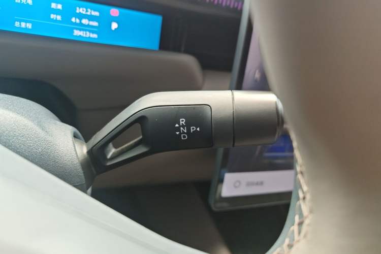 Used Lynk & Co Z10 2025 95 kWh 766 km Range Rear-Wheel Drive Max Gear Lever