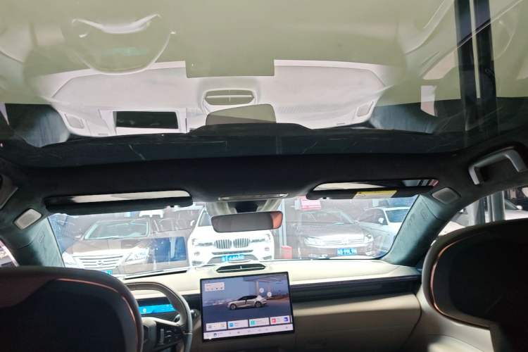 Used Lynk & Co Z10 2025 95 kWh 766 km Range Rear-Wheel Drive Max Headliner