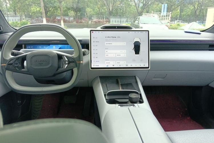 Used Lynk & Co Z10 2025 95 kWh 702 km All-Wheel Drive Intelligent Driving Ultra Interior 2