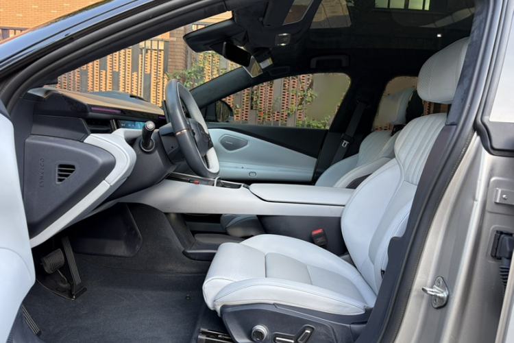 Used Lynk & Co Z10 2025 95 kWh 702 km All-Wheel Drive Intelligent Driving Ultra Interior 7