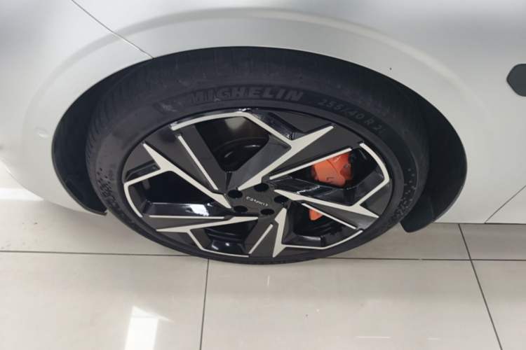 Used Lynk & Co Z10 2025 95 kWh 702 km All-Wheel Drive Intelligent Driving Ultra Left Front Wheel Hub