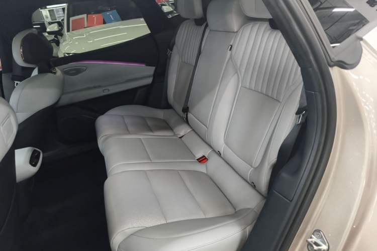 Used Lynk & Co Z10 2025 95 kWh 702 km All-Wheel Drive Intelligent Driving Ultra Left Rear Seat