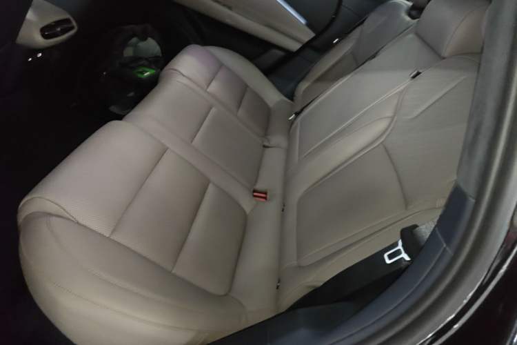 Used Lynk & Co Z10 2025 95 kWh 766 km Range Rear-Wheel Drive Max Left Rear Seat