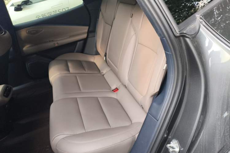 Used Lynk & Co Z10 2025 95 kWh 702 km All-Wheel Drive Intelligent Driving Ultra Left Rear Seat