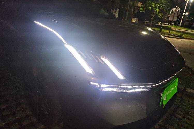 Used Lynk & Co Z10 2025 95 kWh 702 km All-Wheel Drive Intelligent Driving Ultra Right Front Headlight
