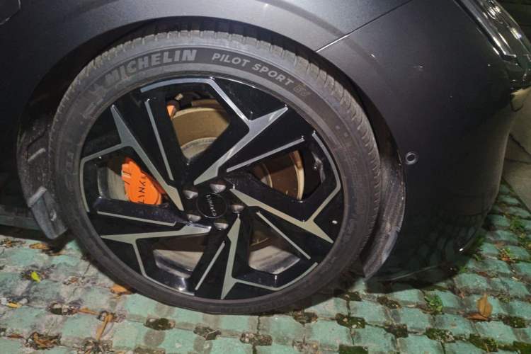 Used Lynk & Co Z10 2025 95 kWh 702 km All-Wheel Drive Intelligent Driving Ultra Right Front Wheel Hub